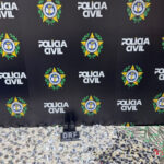 Suspeito foi flagrado com cocaína, crack e maconha e preso no centro - Divulgação/Polícia Civil