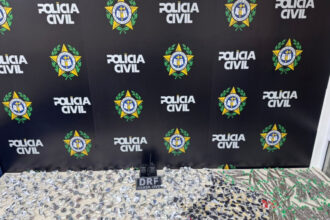 Suspeito foi flagrado com cocaína, crack e maconha e preso no centro - Divulgação/Polícia Civil