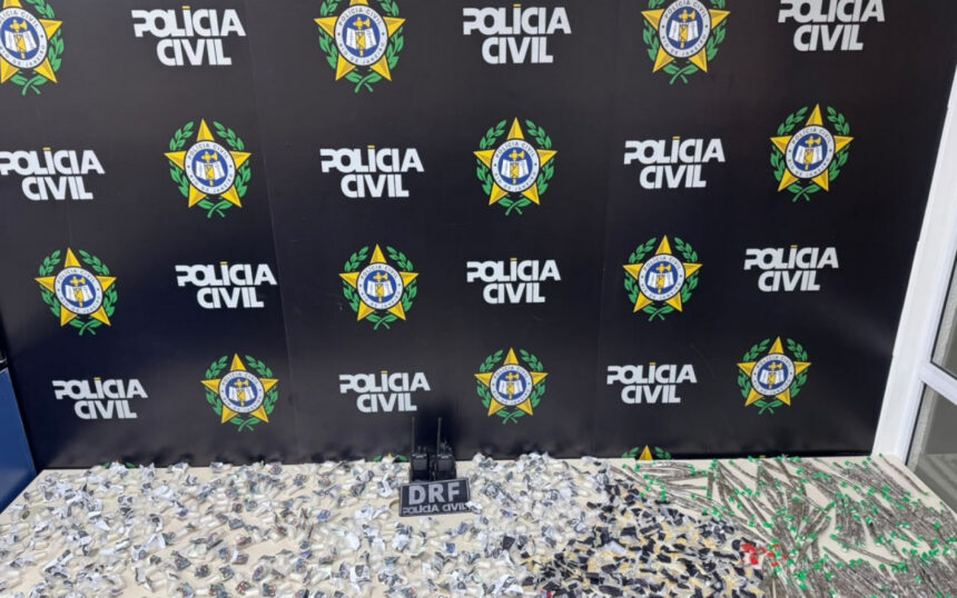 Suspeito foi flagrado com cocaína, crack e maconha e preso no centro - Divulgação/Polícia Civil